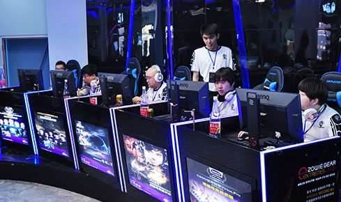 招待会上 招待会上